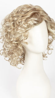 GL14-22SS SANDY BLONDE | Dark Golden Blonde base blends into multi-dimensional tones of Medium Gold Blonde and Light Beige Blonde