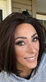 Nichole Corbett @nichole.alee wearing EURO CHIC by TRESSALLURE in 4/6R | Dark Brown