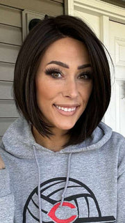 Nichole Corbett @nichole.alee wearing EURO CHIC by TRESSALLURE in 4/6R | Dark Brown