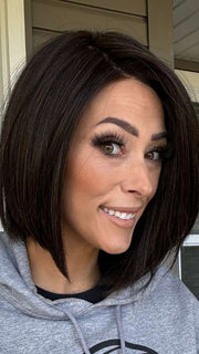 Nichole Corbett @nichole.alee wearing EURO CHIC by TRESSALLURE in 4/6R | Dark Brown
