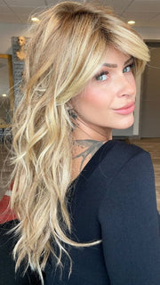 Model is wearing CALIFORNIA BEACH WAVES by TRESSALLURE in 14/26/R10 | Red Blonde with Gold Blonde highlights and Light Brown roots