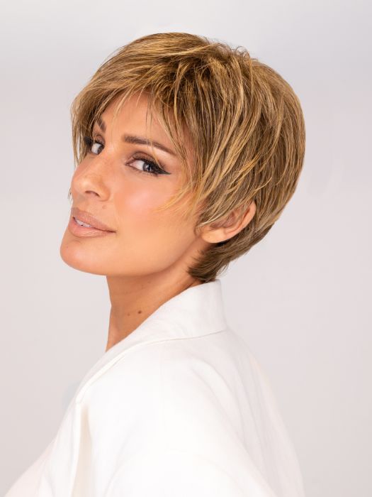 Model is wearing SHARI by ENVY in color 24/18 FROSTED | Light Brown with Wheat Blonde blended highlights