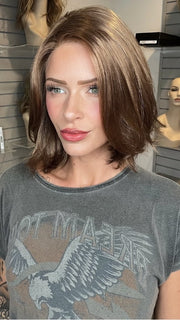 Madeline wearing KRISTI by JON RENAU in 12/30BT ROOTBEER FLOAT | Light Gold Brown & Medium Red-Gold Blend with Medium Red-Gold Tips