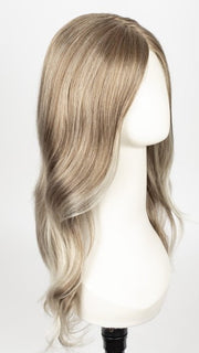 ICE-BLOND | Ashy blond base with white gold tips with highlights around face