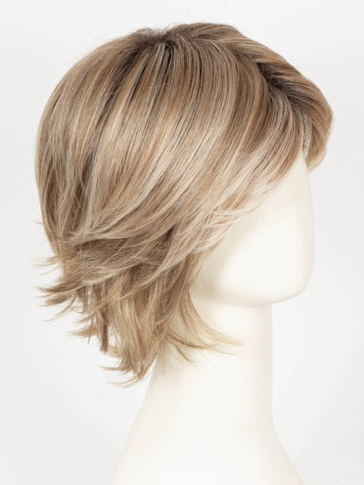 10/27/88/R6 ALMOND CREAM | Dark roots transition into a beautiful blend of light brown, pale auburn, and platinum tones.
