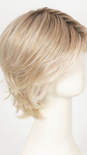 EL14/1001/R8 SUN & SAND LIGHTED | Face-framing highlights transition into a warm blonde artfully blended with platinum silver blonde, shaded with dark roots 