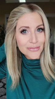 Natalie @vanish.into.thin.hair wearing MARGOT by JON RENAU in color 12FS8 SHADED PRALINE | Medium Natural Gold Blonde, Light Gold Blonde, Pale Natural Blonde Blend, Shaded with Dark Brown