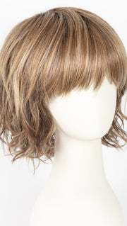 17/23/R8 | Beige Blonde and Auburn Blended with Medium Brown Roots