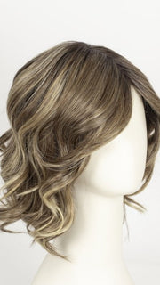 RL11-25SS SHADED HONEY PECAN | Chestnut Brown base blends into multi-dimensional tones of Brown and Golden Blonde