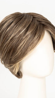 RL11-25SS SHADED HONEY PECAN | Chestnut Brown base blends into multi-dimensional tones of Brown and Golden Blonde