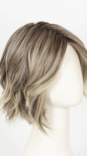 SPARKLING CHAMPAGNE BLONDE R| A radiant blend of champagne blonde with soft golden and beige tones, grounded by natural-looking roots in ash brown and dark blonde.