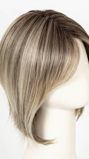 SPARKLING CHAMPAGNE BLONDE R| A radiant blend of champagne blonde with soft golden and beige tones, grounded by natural-looking roots in ash brown and dark blonde.