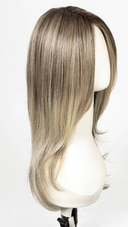 SPARKLING CHAMPAGNE BLONDE R| A radiant blend of champagne blonde with soft golden and beige tones, grounded by natural-looking roots in ash brown and dark blonde.