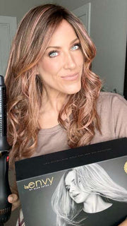 Kristyna @kristynamoore shows her voluminous curls on Cloud by Ellen Wille in Rosewood Rooted using the 3-in-1 Airstyler 
