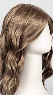 10/26TT FORTUNE COOKIE | Light Brown & Caramel Blonde Blend wth Light Brown Nape