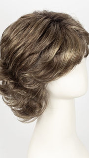 SS8/25 SHADED WALNUT | Rich Medium Brown Evenly Blended with Ginger Blonde Highlights with dark roots