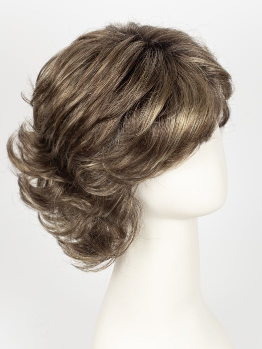 SS8/25 SHADED WALNUT | Rich Medium Brown Evenly Blended with Ginger Blonde Highlights with dark roots