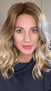 Jenny B. @thewiggygirl wearing HEIDI by JON RENAU in color S14-26/88RO SUNSHINE | Medium Natural-Ash Blonde & Medium Red-Gold Blonde Blend roots to midlength, Light Natural Gold Blonde Blend mid-length to ends