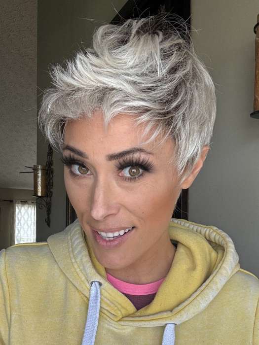 Nichole Corbett @nicholealee wearing Risk by Ellen Wille in shade LIGHT CHAMPAGNE ROOTED | Pearl Platinum and Light Golden Blonde Blend with Medium Brown Roots