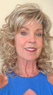 Susan @an_affair_with_hair wearing JESSICA by ESTETICA in color RH1488RT8 | Dark Blonde with Lightest Blonde Highlights and Golden Brown Roots