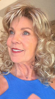 Susan @an_affair_with_hair wearing JESSICA by ESTETICA in color RH1488RT8 | Dark Blonde with Lightest Blonde Highlights and Golden Brown Roots