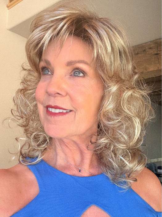 Susan @an_affair_with_hair wearing JESSICA by ESTETICA in color RH1488RT8 | Dark Blonde with Lightest Blonde Highlights and Golden Brown Roots