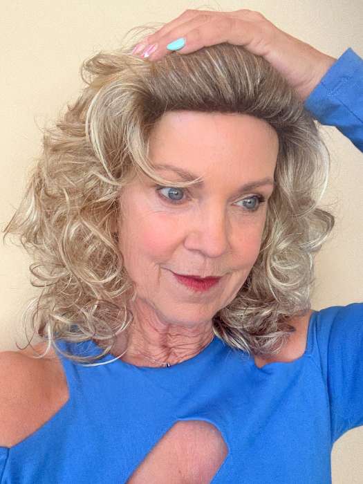 Susan @an_affair_with_hair wearing JESSICA by ESTETICA in color RH1488RT8 | Dark Blonde with Lightest Blonde Highlights and Golden Brown Roots