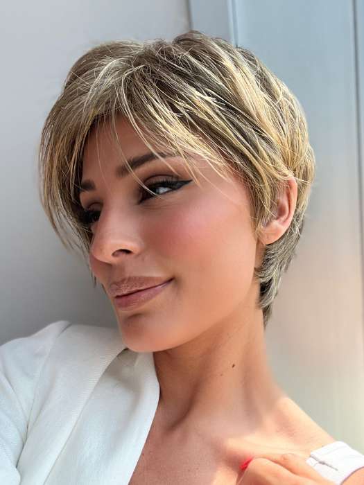 Model is wearing SHARI by ENVY in color 24/18 FROSTED | Light Brown with Wheat Blonde blended highlights