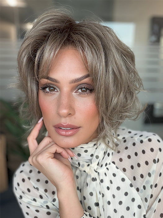 Model is wearing BRANN in color GREIGE-R | A perfect blend of silver-grey and beige tones with medium brown root