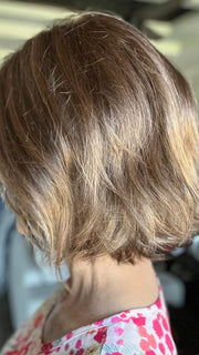 Lisa Mullins @beautifulyouwigreviews wearing ESPRIT by ELLEN WILLE in color MOCCA-LIGHTED 12.830.20 | Light Brown Base with Light Caramel Highlights on the Top only and a Darker Nape