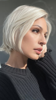 Roxie wearing STRAIGHT UP WITH A TWIST By RAQUEL WELCH in RL19/23SS SHADED BISCUIT | Cool Platinum blonde with subtle highlights and medium brown roots