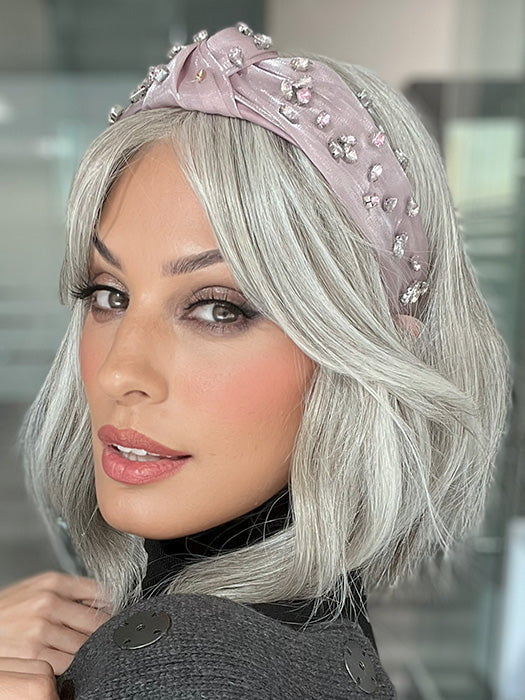 Roxie is wearing HOLLIE PETITE by JON RENAU in shade 56F51 OYSTER | Light Grey with 20% Medium Brown Front, graduating to Grey with 30% Medium Brown Nape (headband not included)