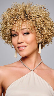 ZAHRA by Kim Kimble in MC25/88SS HONEY | Beige Blonde with a Darker Root