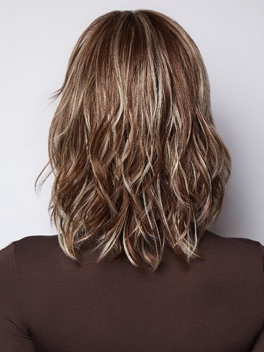Model is wearing LORYN in SNOWY UMBER R | Medium Ginger Brown base with White Blond highlights