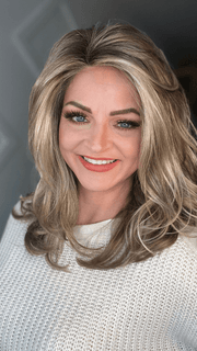 Sandy @i_be_wiggin wearing MIRANDA by JON RENAU in color 12FS8 SHADED PRALINE | Light Gold Brown, Light Natural Gold Blonde & Pale Natural Gold-Blonde Blend, Shaded with Medium Brown