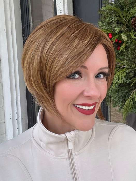 Marcie @wig.obsessed wearing MAXX by ESTETICA in color R30/28/26 | Medium Auburn/Light Auburn/Golden Blonde Blend
