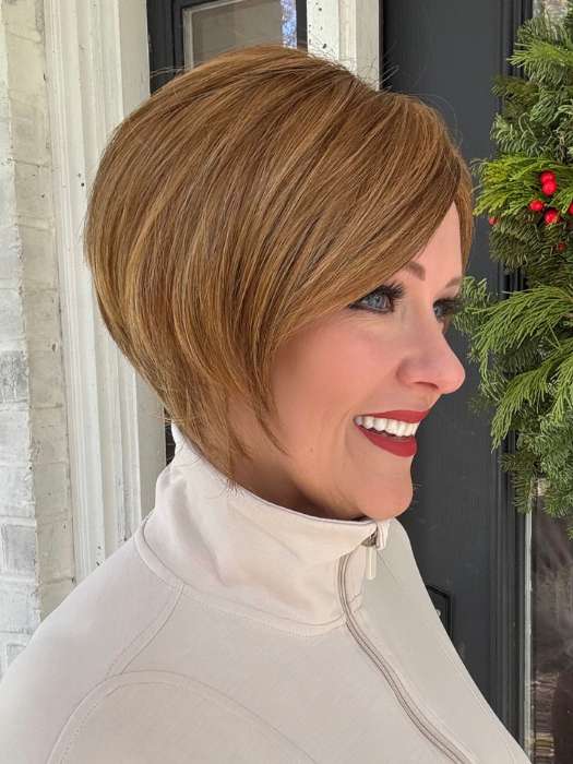 Marcie @wig.obsessed wearing MAXX by ESTETICA in color R30/28/26 | Medium Auburn/Light Auburn/Golden Blonde Blend
