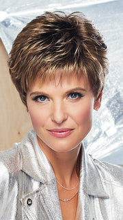 WINNER ULTRA PETITE by RAQUEL WELCH in SS9/24 ICED CAFÉ LATTE | Dark Brown shaded with Golden Brown