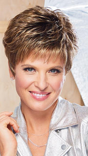 WINNER ULTRA PETITE by RAQUEL WELCH in SS9/24 ICED CAFÉ LATTE | Dark Brown shaded with Golden Brown