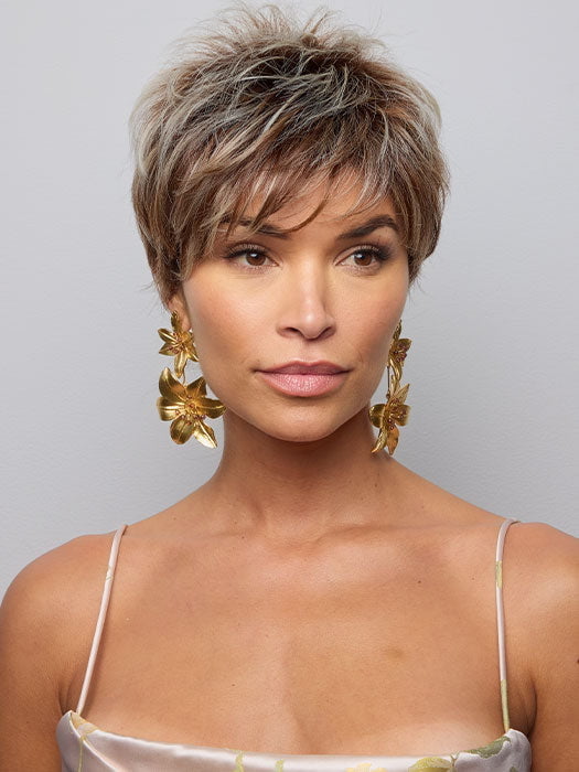 Model is wearing RIN in SNOWY UMBER  R | Medium Ginger Brown base with White Blond highlights