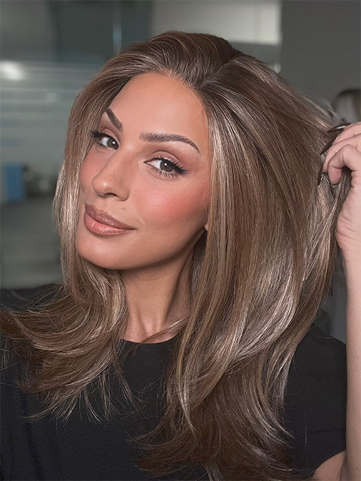 Roxie is wearing CHARMING by TRESSALLURE in color 17/23/R8 | Beige Blonde and Auburn Blended with Medium Brown Roots