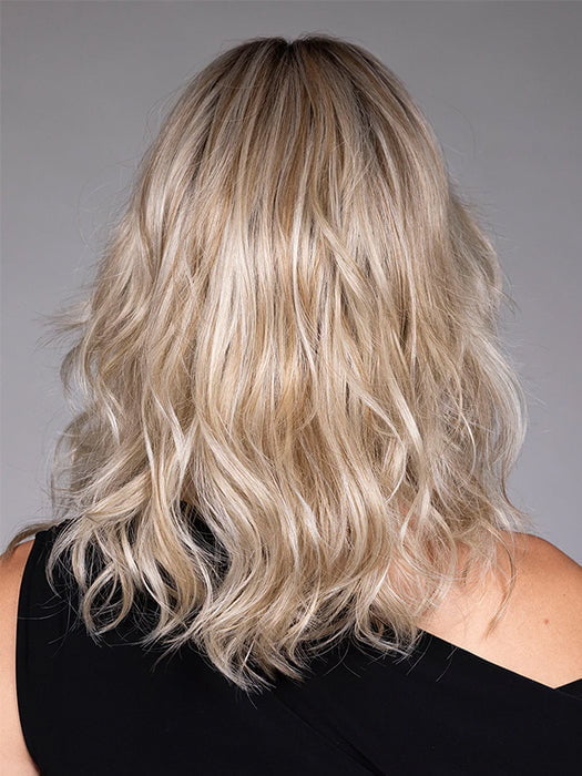 Model is wearing SIMONE in color BUTTERBEER R | Dark Brown Base and Root that transitions smoothly into a buttery blonde, infused with creamy honey and toffee tones