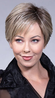 SPARKLING CHAMPAGNE BLONDE-R 8/16/21+8 | A radiant blend of champagne blonde with soft golden and beige tones, grounded by natural-looking roots in ash brown and dark blonde. 