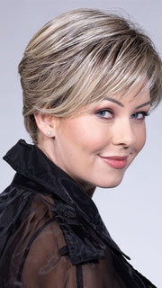 SPARKLING CHAMPAGNE BLONDE-R 8/16/21+8 | A radiant blend of champagne blonde with soft golden and beige tones, grounded by natural-looking roots in ash brown and dark blonde. 