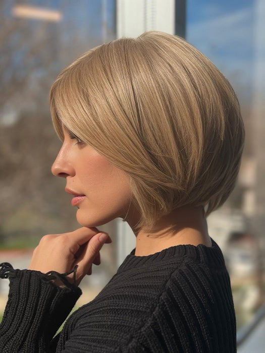 Roxie wearing STRAIGHT UP WITH A TWIST ELITE By RAQUEL WELCH in RL14/22 PALE GOLDEN WHEAT | Dark Blonde Evenly Blended with Platinum Blonde 