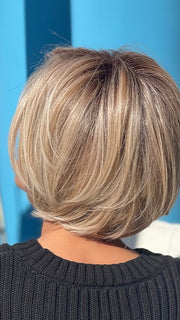 Roxie wearing STRAIGHT UP WITH A TWIST By RAQUEL WELCH in RL19/23SS SHADED BISCUIT | Cool Platinum blonde with subtle highlights and medium brown roots