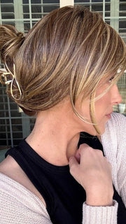 Kristyna Moore @kristynamoore wearing Flash Mono Part by Ellen Wille in color Bernstein Rooted | Lightest Brown and Light Golden Blonde with Light Honey Blonde Blend and Shaded Roots | styled with a clip 