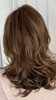 Kristyna Moore @kristynamoore wearing Flash Mono Part by Ellen Wille in color Bernstein Rooted | Lightest Brown and Light Golden Blonde with Light Honey Blonde Blend and Shaded Roots