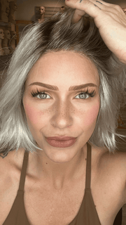 Madeline is wearing ESPRIT SOFT by ELLEN WILLE in SILVER-BLONDE-ROOTED 60.1001.24 | Pure Silver White Blended with Light Ash Blonde