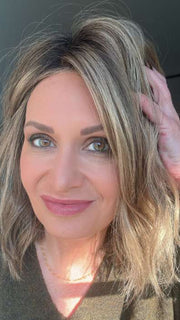 Emily H. @she_sheds_more wearing CHARLOTTE by ENVY BY ALAN EATON in color HONEY BREEZE | A blend of Cool, Honey Blonde and Multi-Dimensional Medium Brown with Darker Brown Roots
